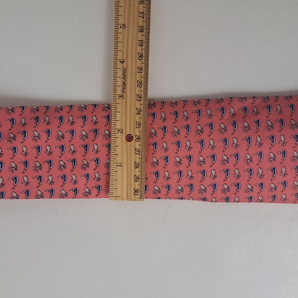 Vineyard Vines pink and blue silk tie splashing whale print - Picture 8 of 9